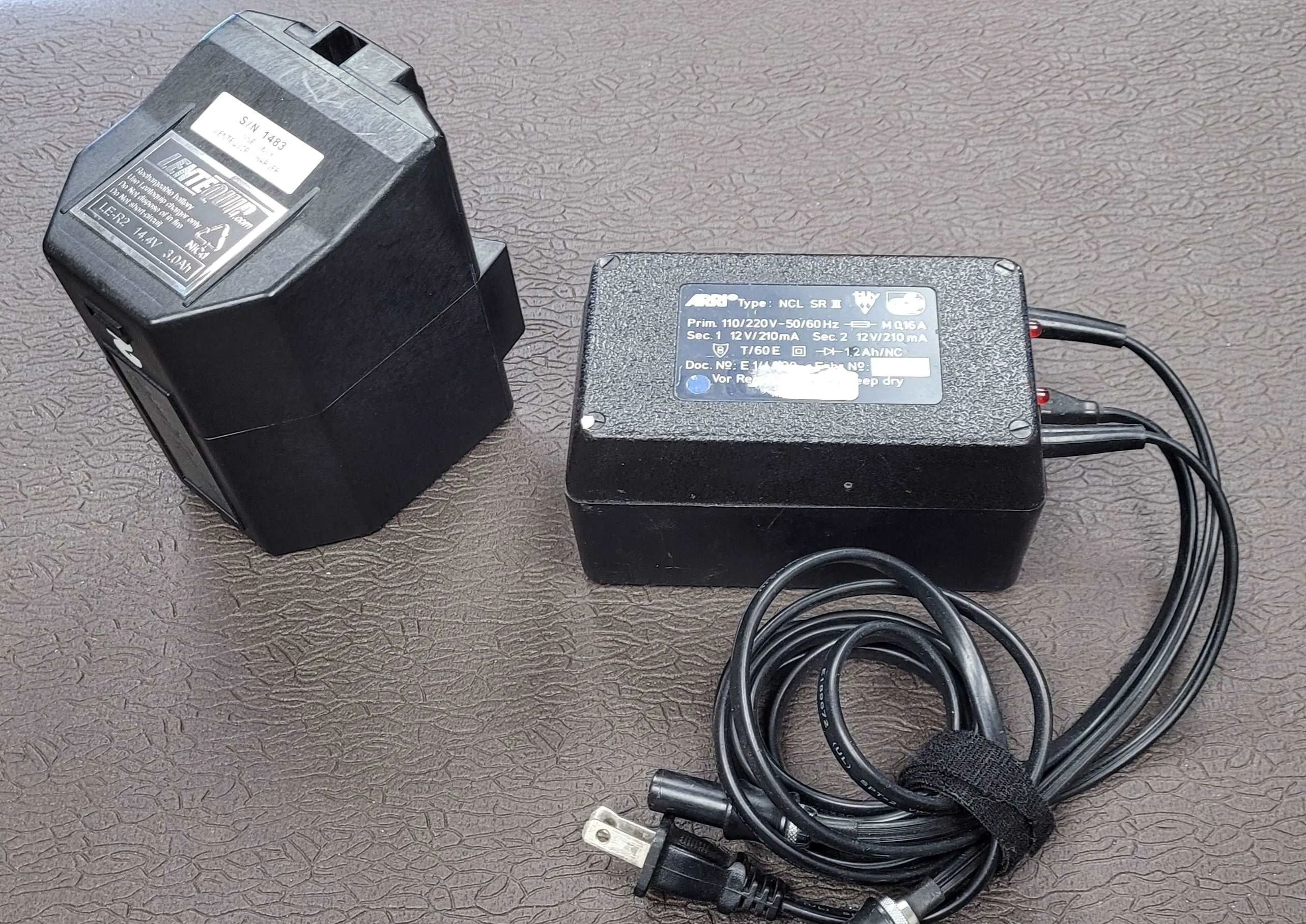 Arri 16SR 12V/210ma Dual Battery Charger (used)