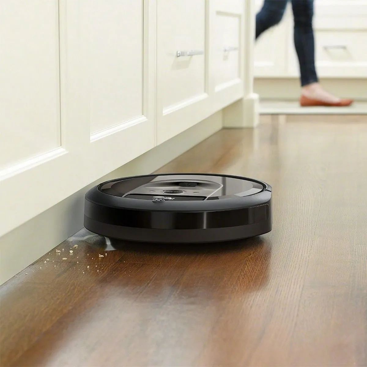 iRobot Roomba i7  Wi-Fi Connected Self-Emptying Robot Vacuum