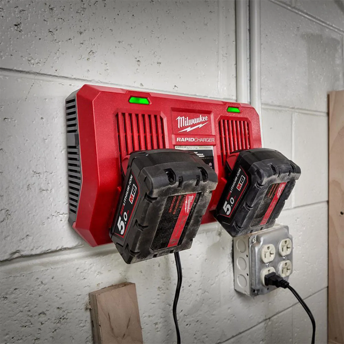 Milwaukee M18DFC 18V Dual Bay Rapid Charger 4932472074