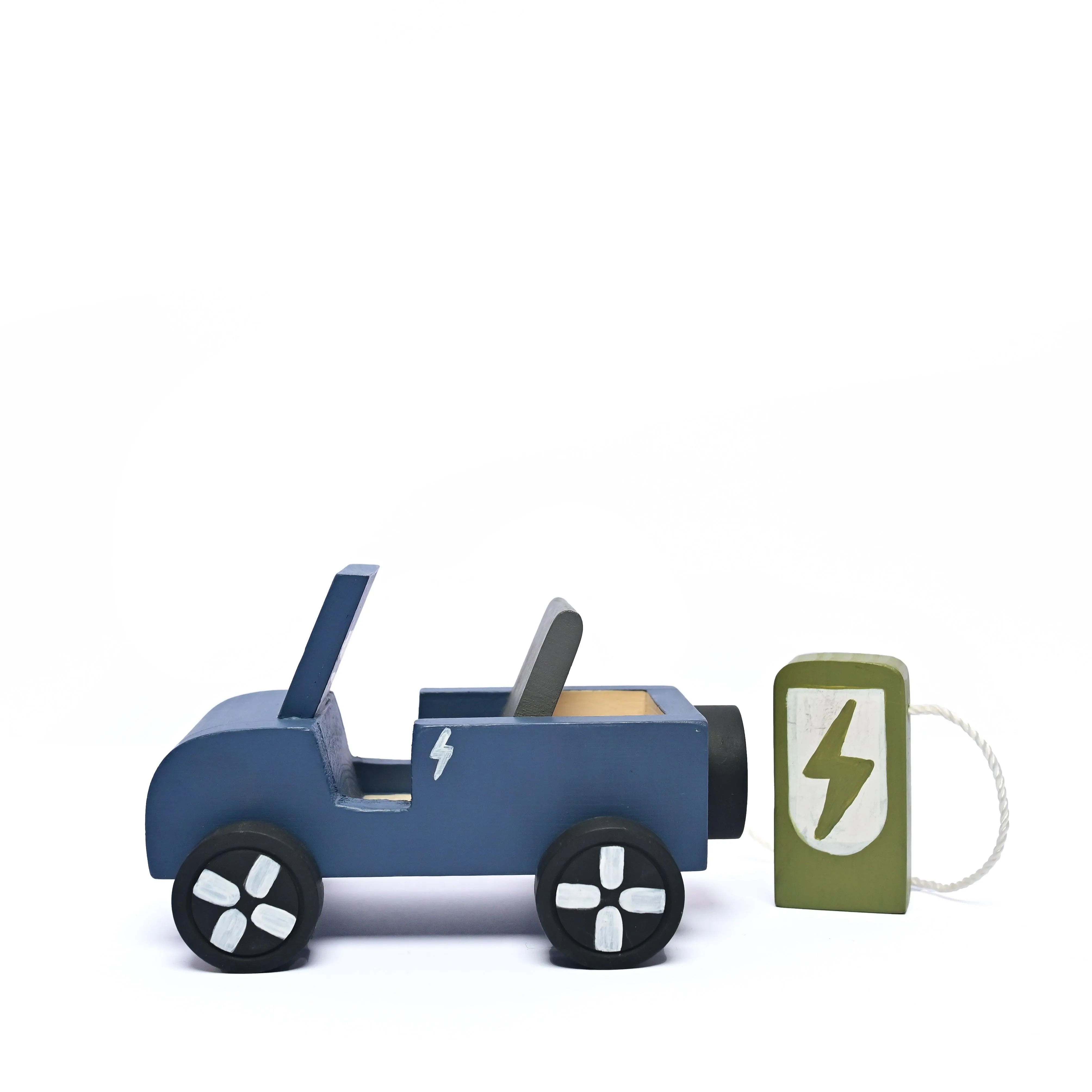 Wooden EV Jeep with Artificial wooden electirc charger